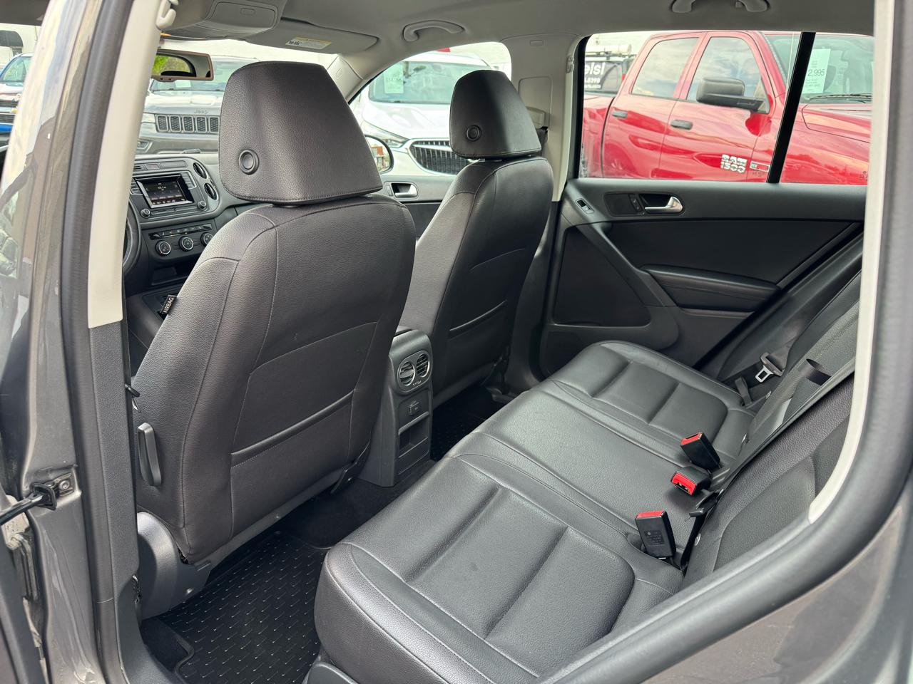 Volkswagen Tiguan SE 2016