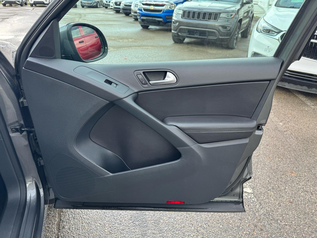 Volkswagen Tiguan SE 2016