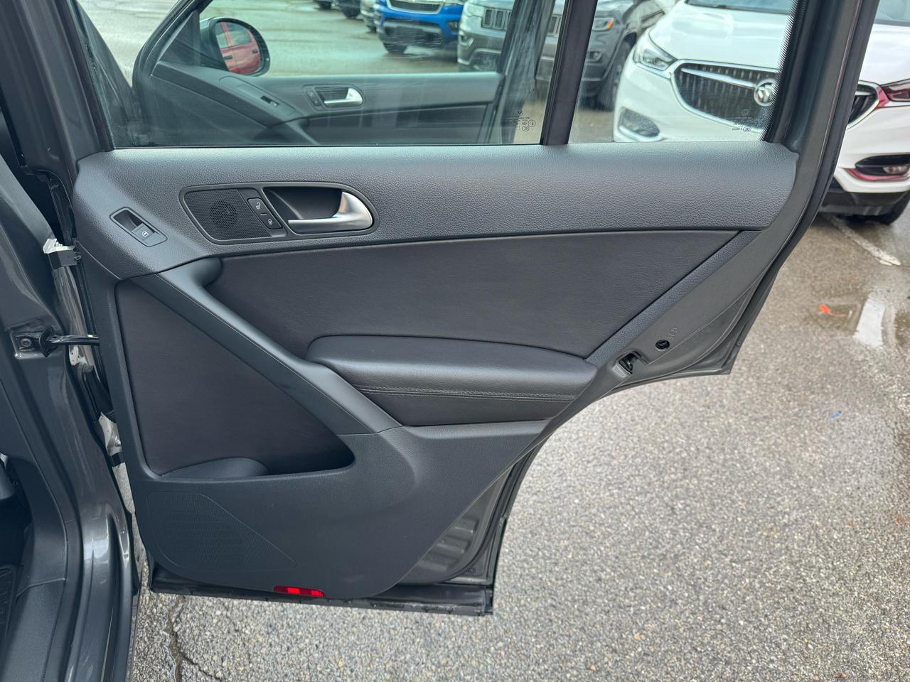 Volkswagen Tiguan SE 2016