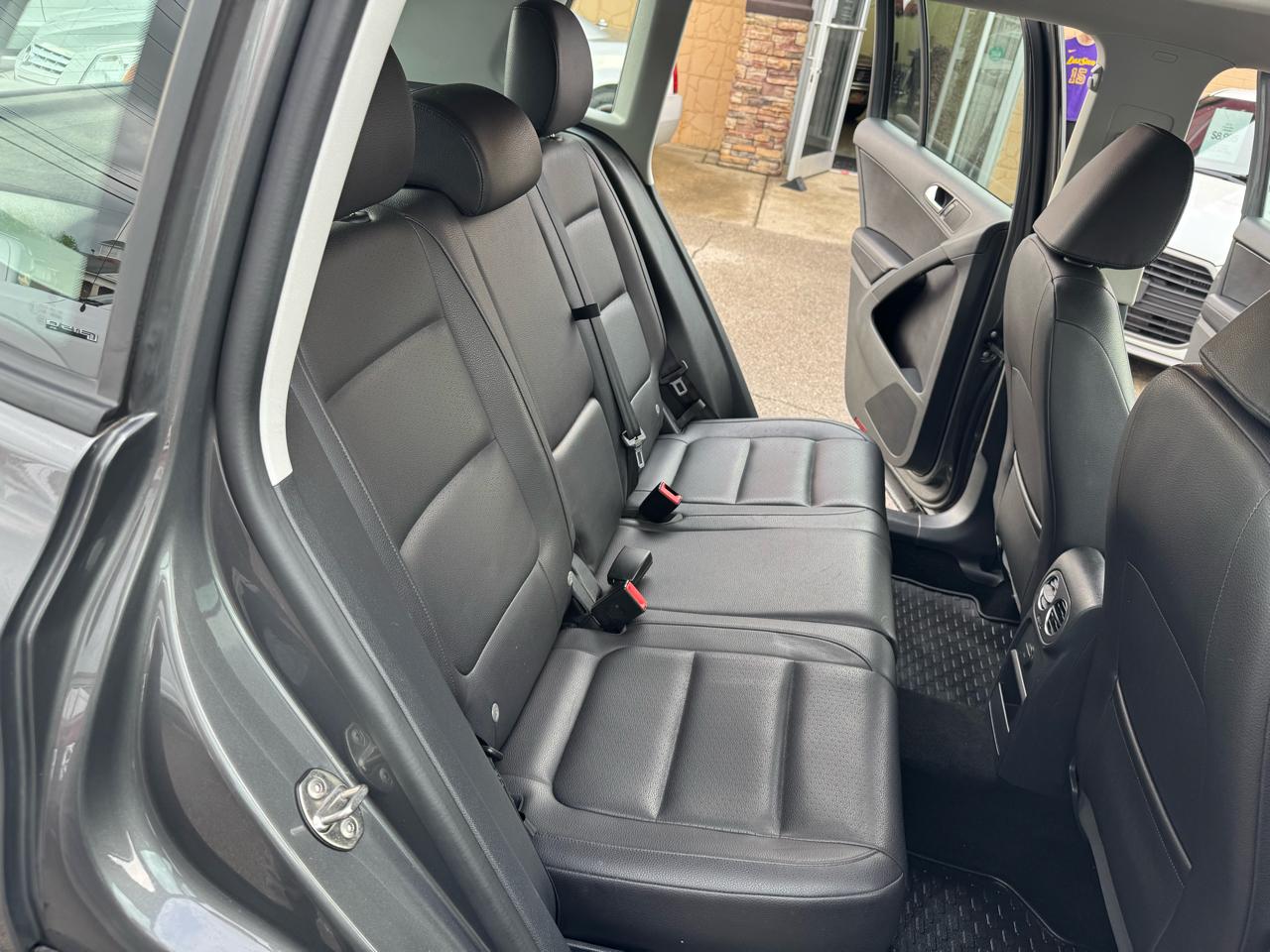 Volkswagen Tiguan SE 2016