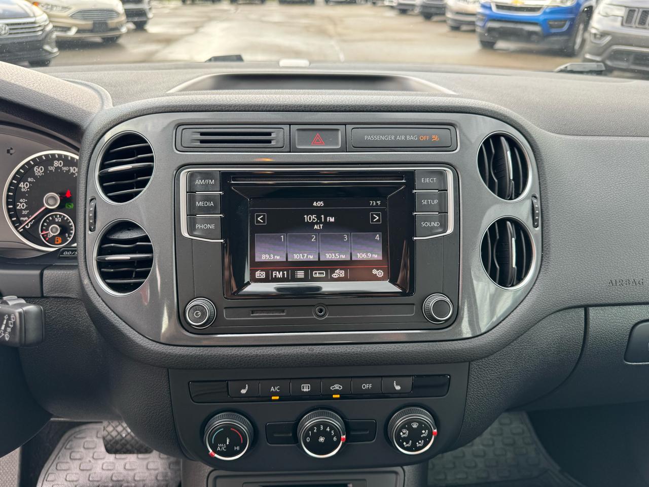 Volkswagen Tiguan SE 2016