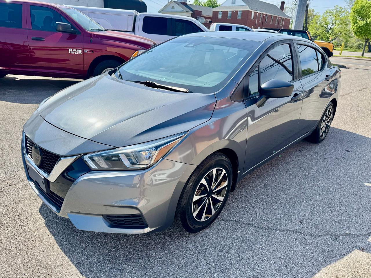 Nissan Versa S 5MT 2020