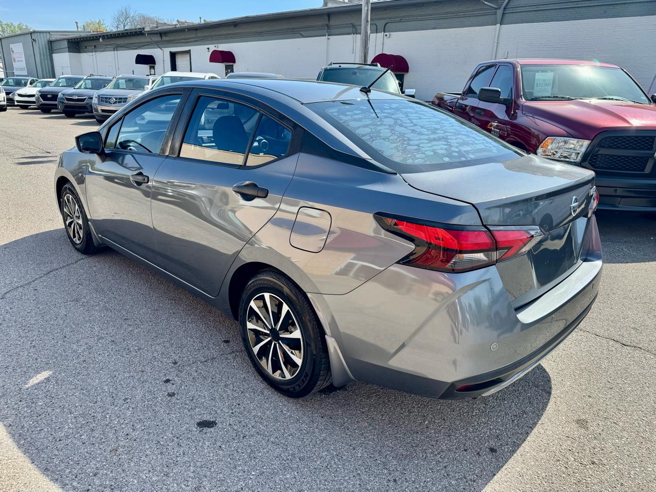 Nissan Versa S 5MT 2020