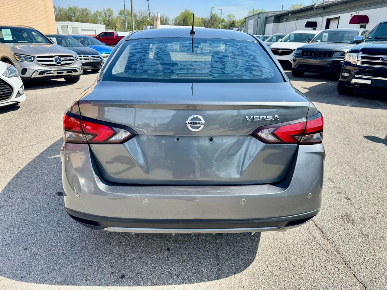 Nissan Versa S 5MT 2020