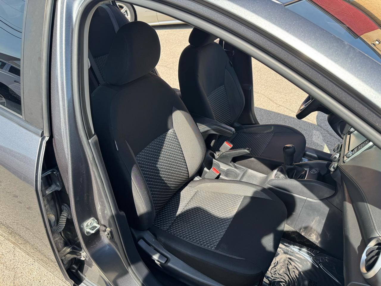 Nissan Versa S 5MT 2020