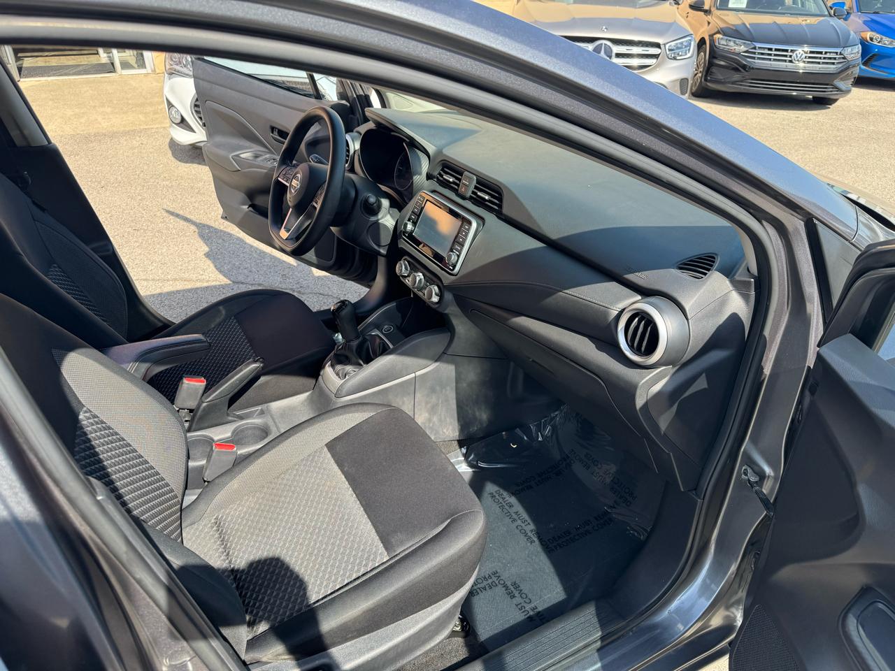 Nissan Versa S 5MT 2020