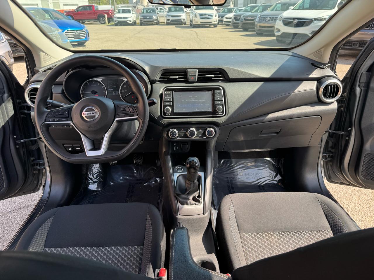 Nissan Versa S 5MT 2020