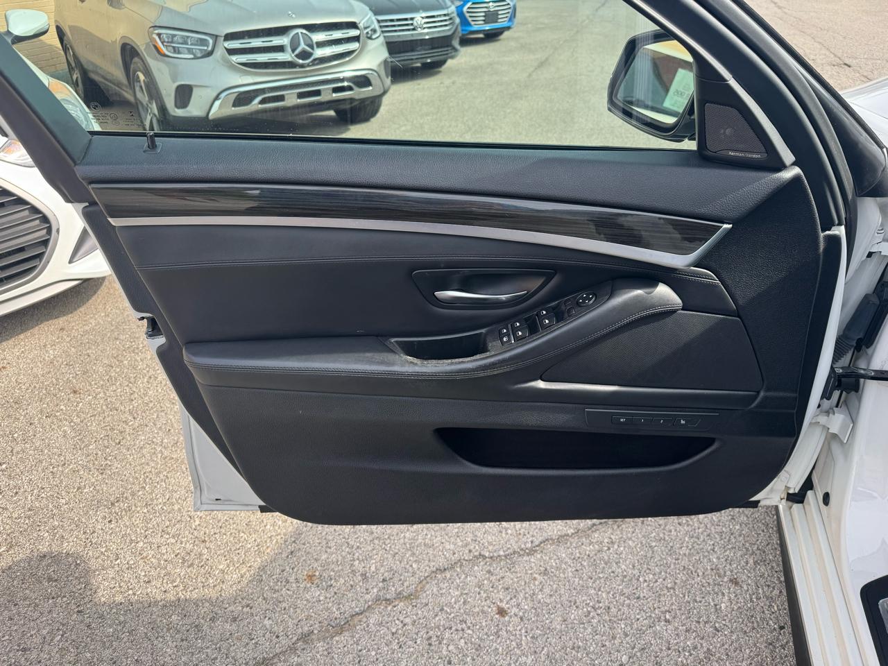 BMW 5-Series 550i xDrive 2016