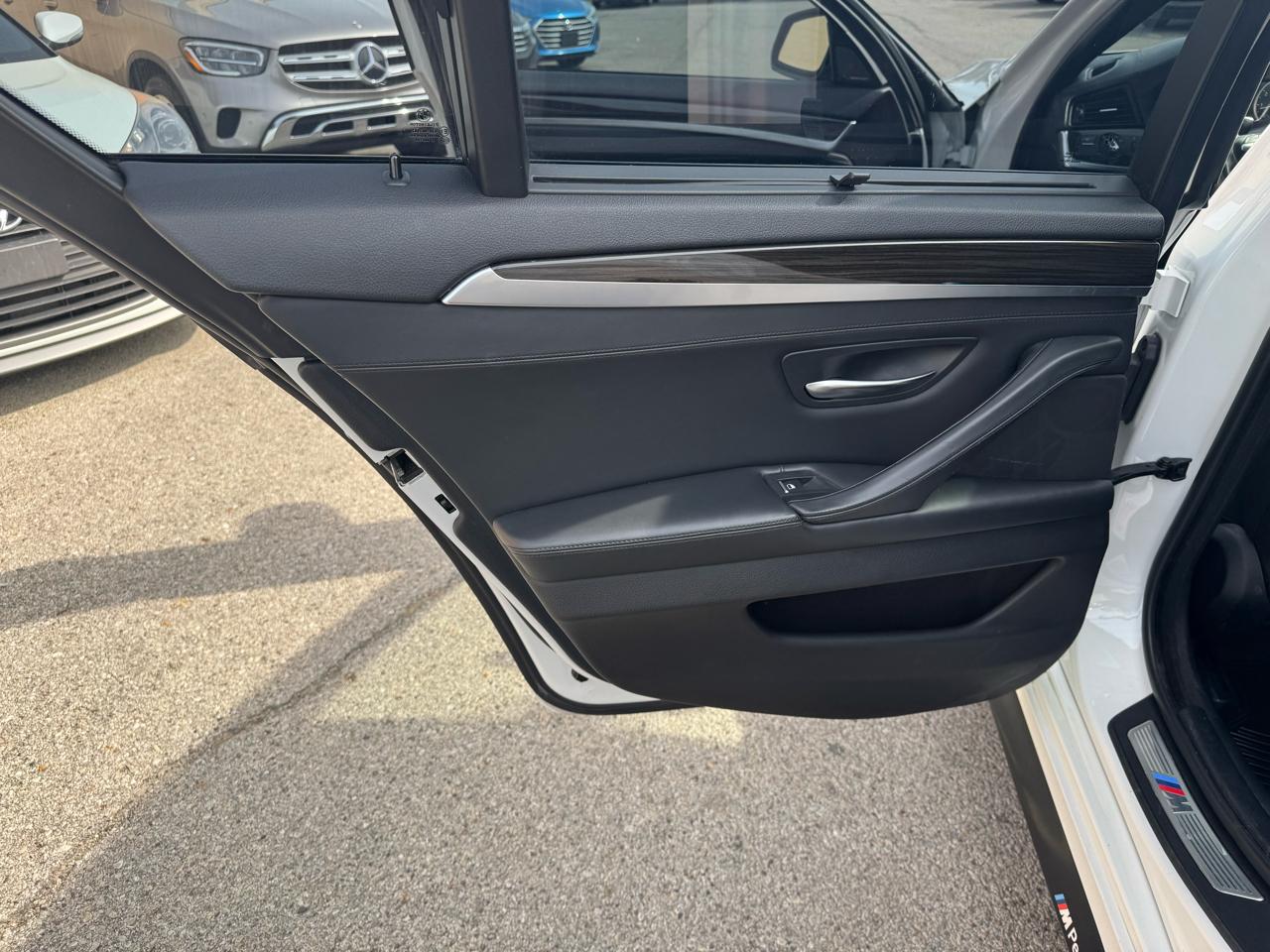 BMW 5-Series 550i xDrive 2016