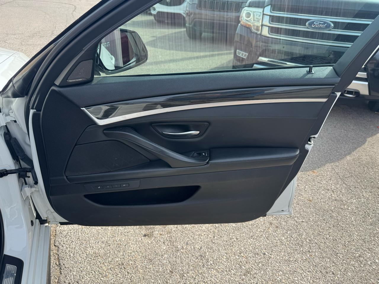 BMW 5-Series 550i xDrive 2016