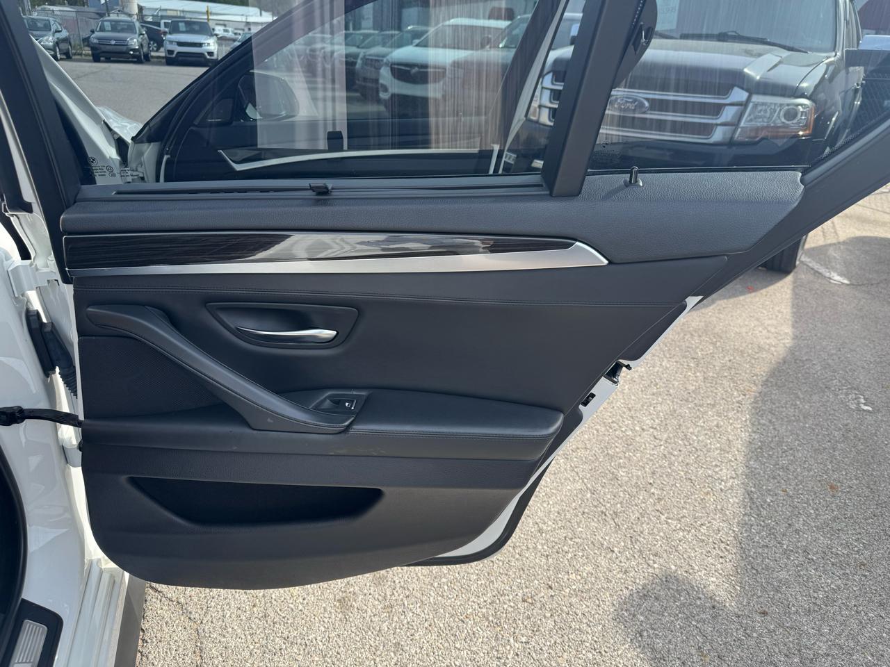 BMW 5-Series 550i xDrive 2016