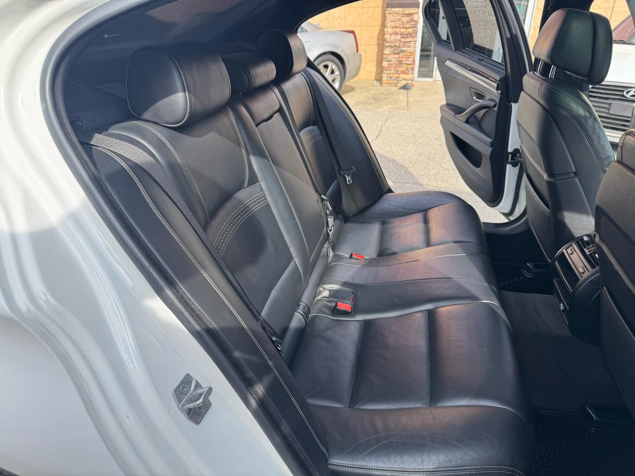 BMW 5-Series 550i xDrive 2016