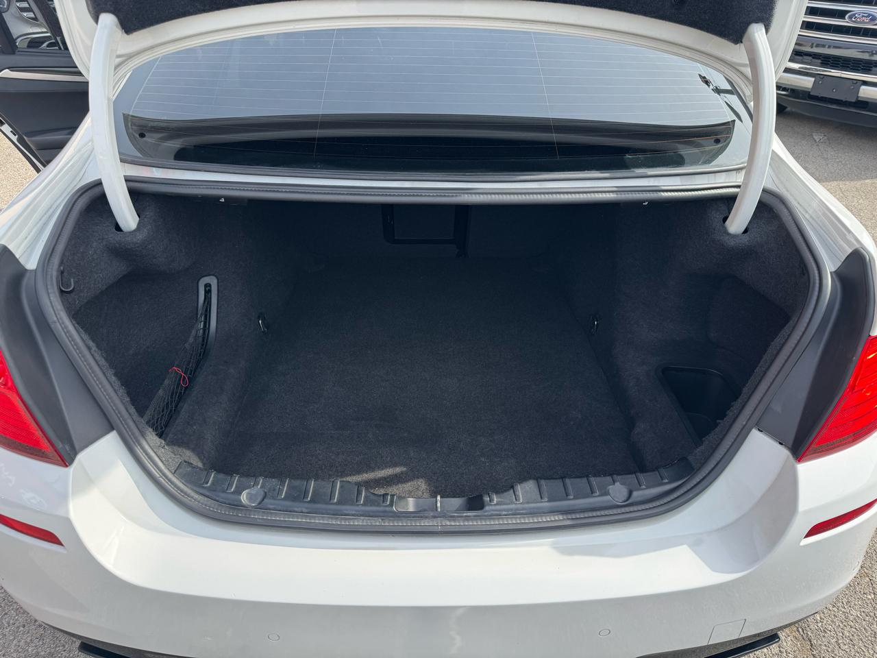 BMW 5-Series 550i xDrive 2016