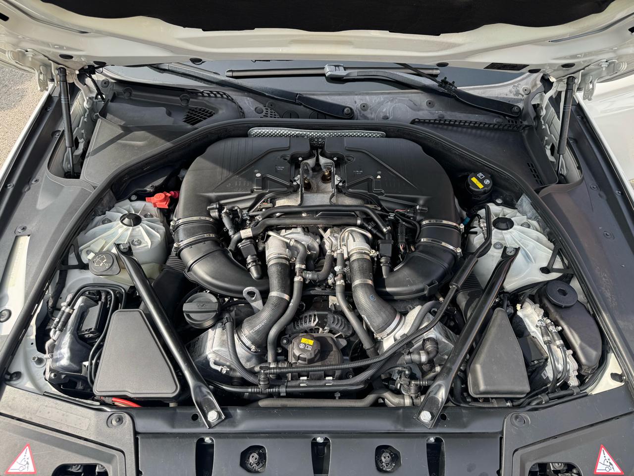 BMW 5-Series 550i xDrive 2016