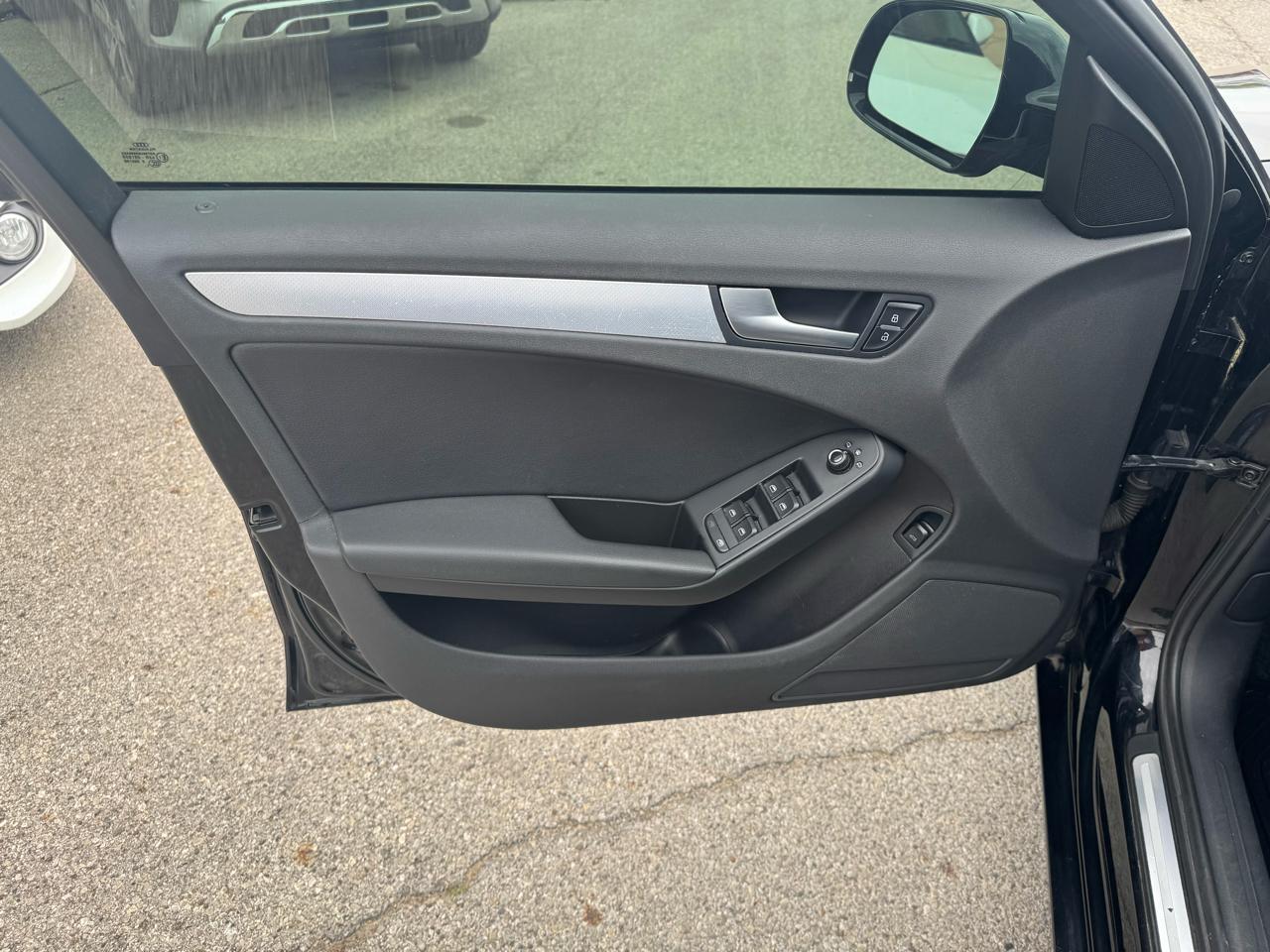 Audi A4 2.0T Sedan quattro Tiptronic 2012