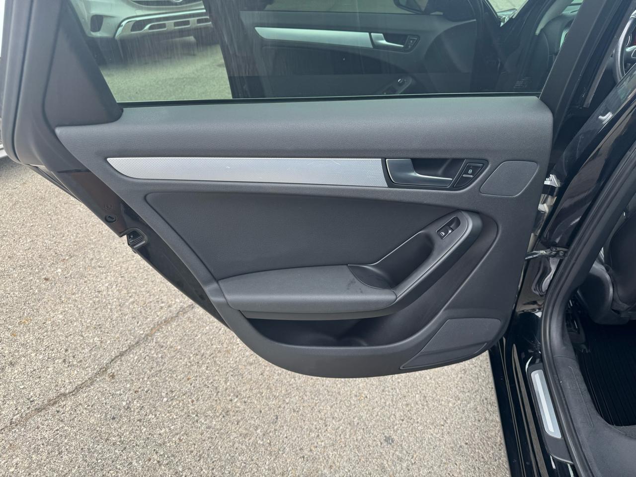 Audi A4 2.0T Sedan quattro Tiptronic 2012