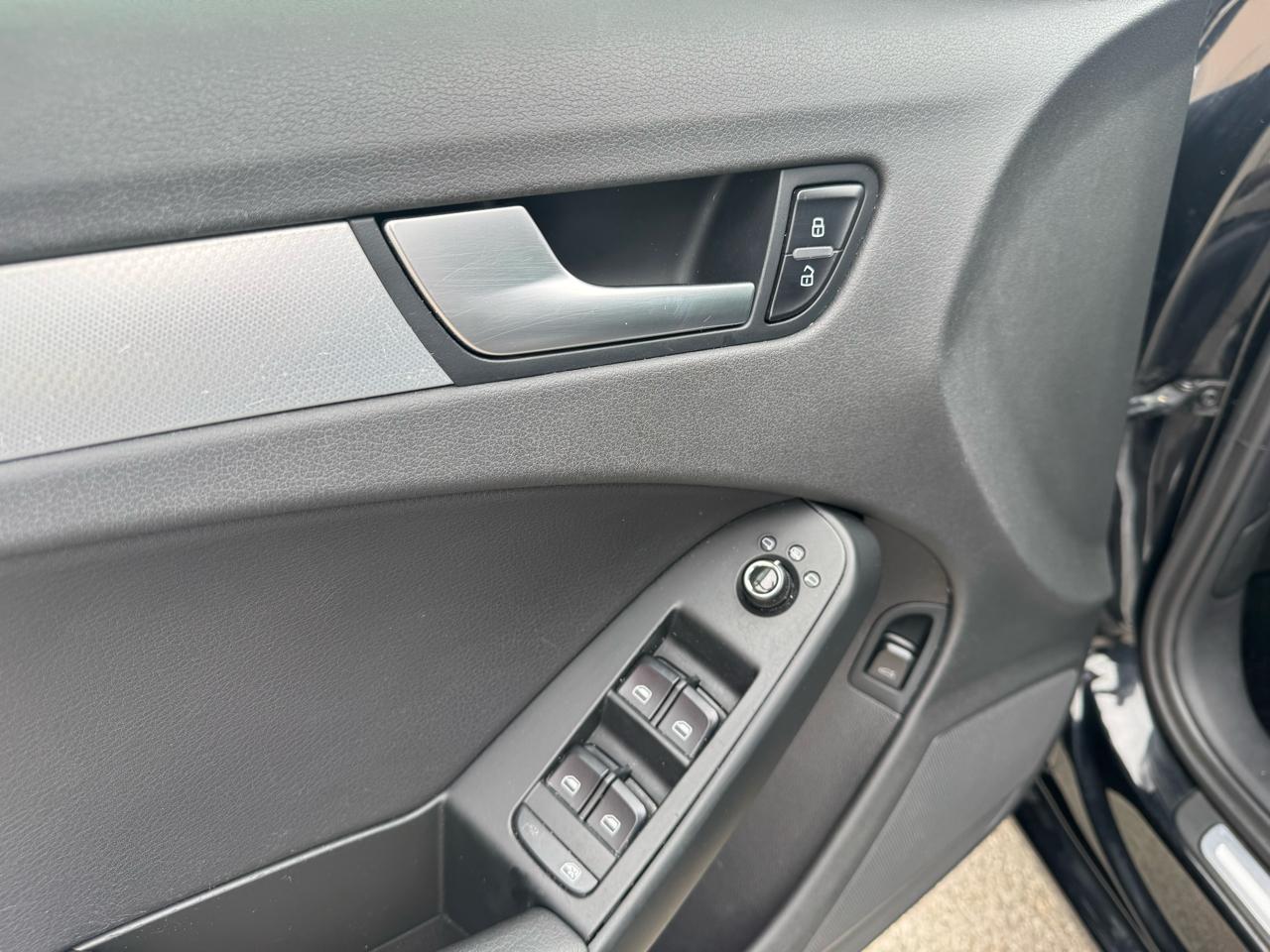 Audi A4 2.0T Sedan quattro Tiptronic 2012