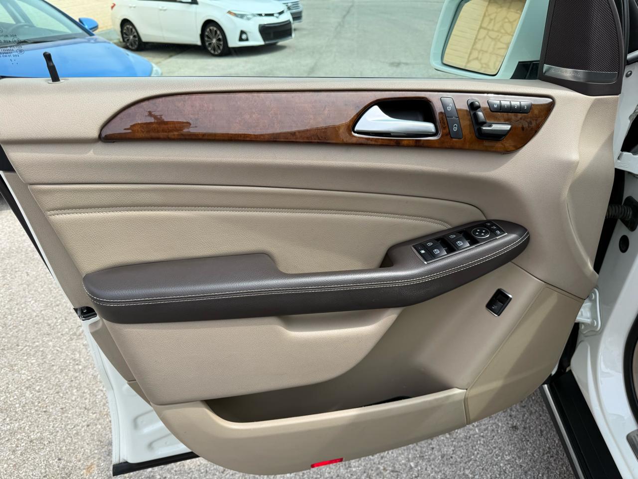 Mercedes-Benz M-Class ML350 BlueTEC 2012