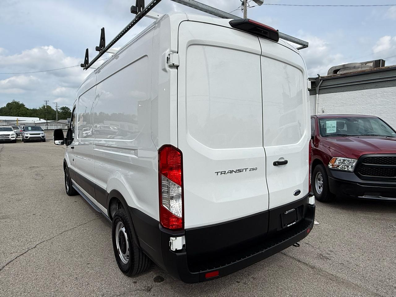 Ford Transit 250 Van Med. Roof w/Sliding Pass. 148-in. WB 2021