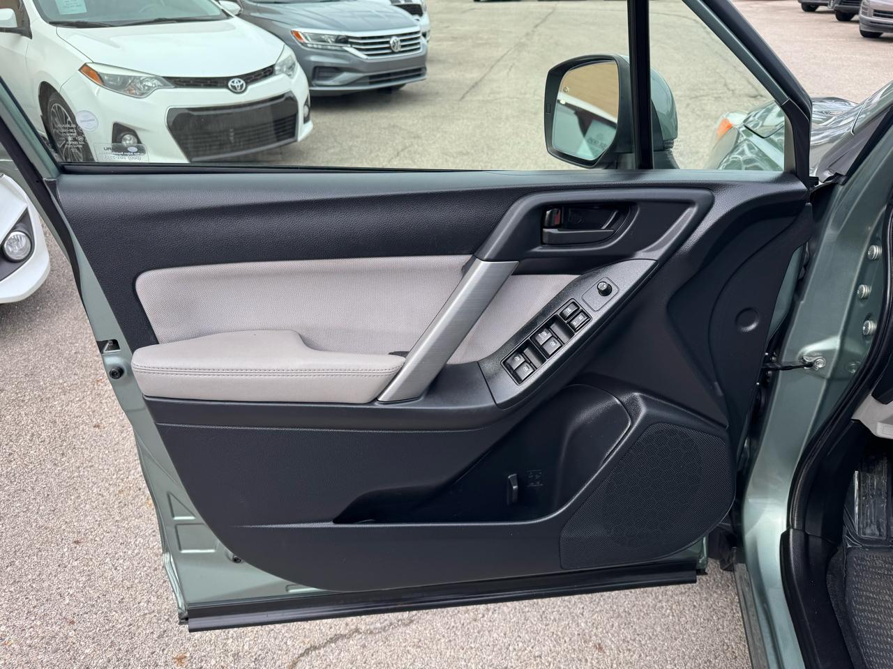 Subaru Forester 2.5i Premium PZEV CVT 2016