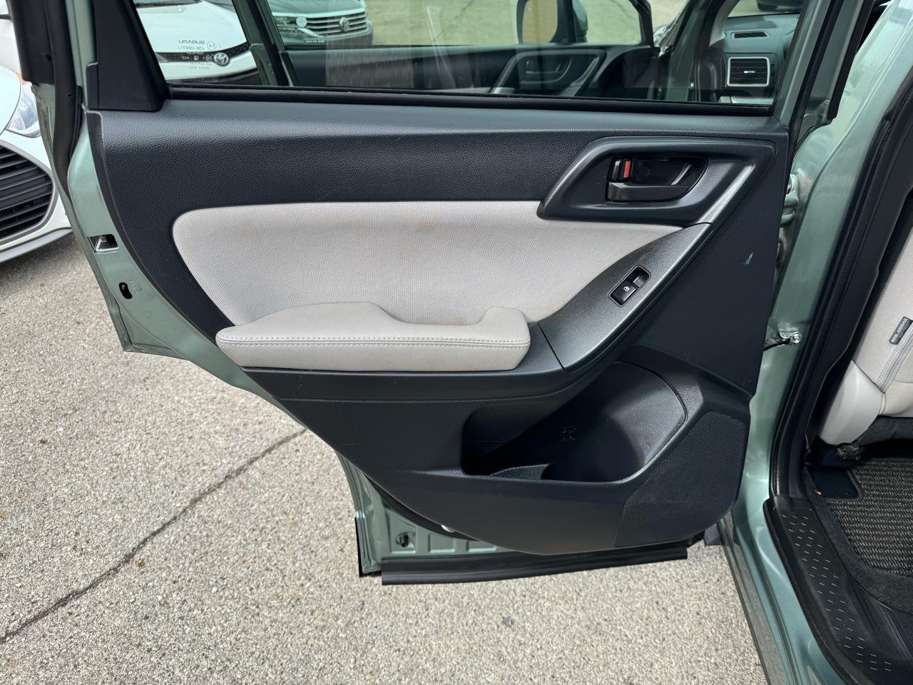 Subaru Forester 2.5i Premium PZEV CVT 2016