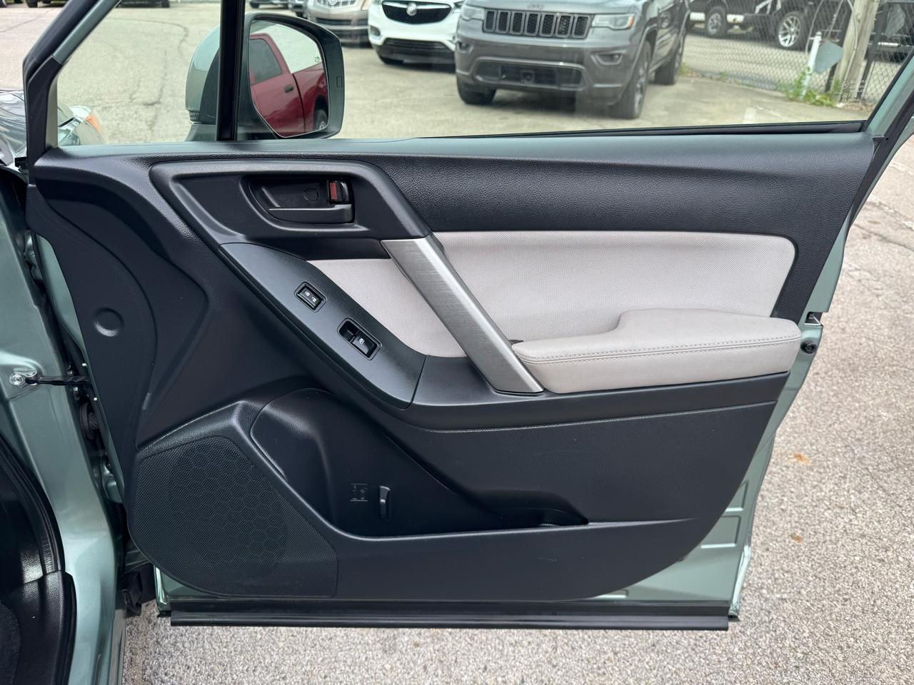 Subaru Forester 2.5i Premium PZEV CVT 2016