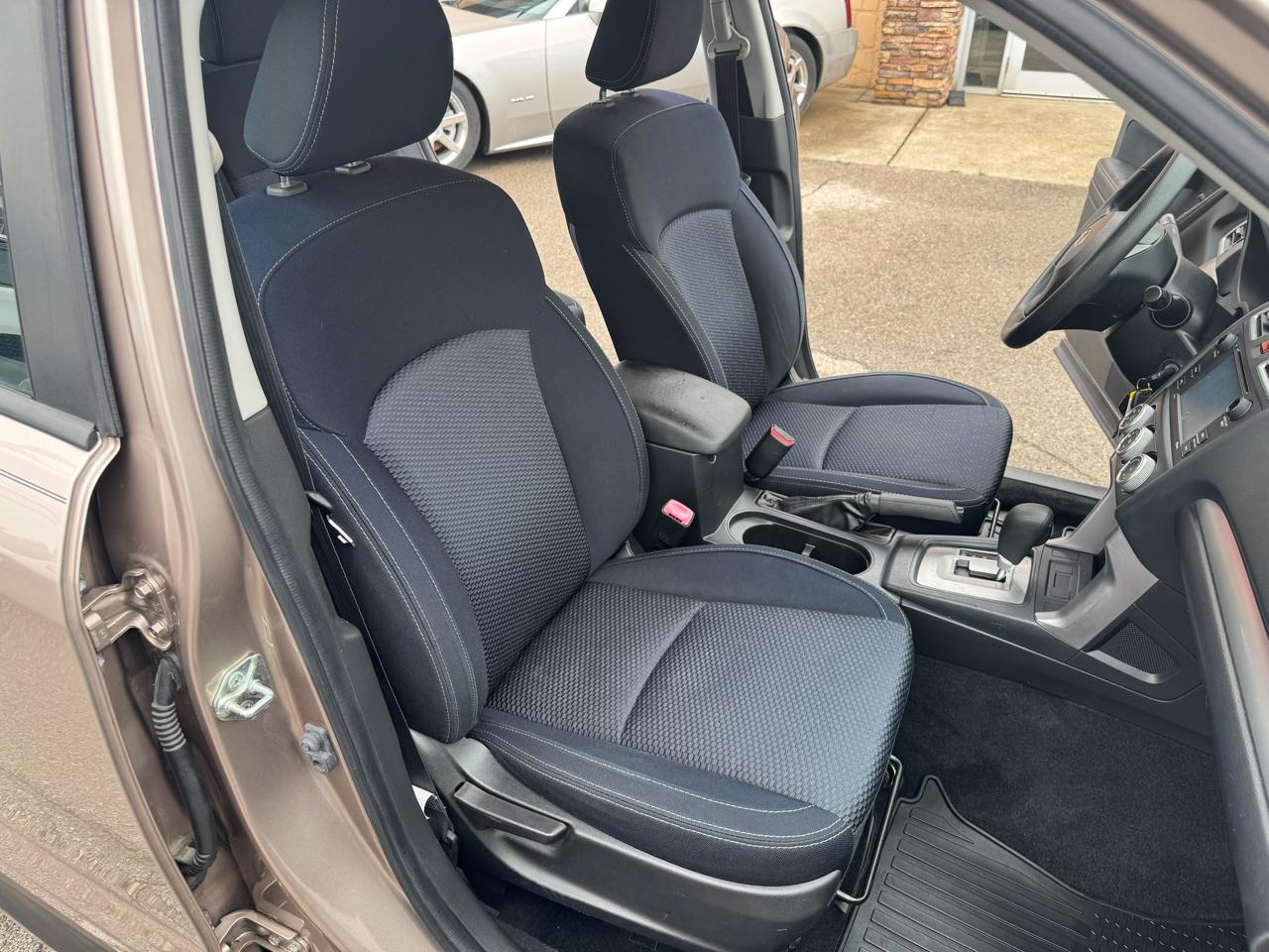 Subaru Forester 2.5i Premium PZEV CVT 2016