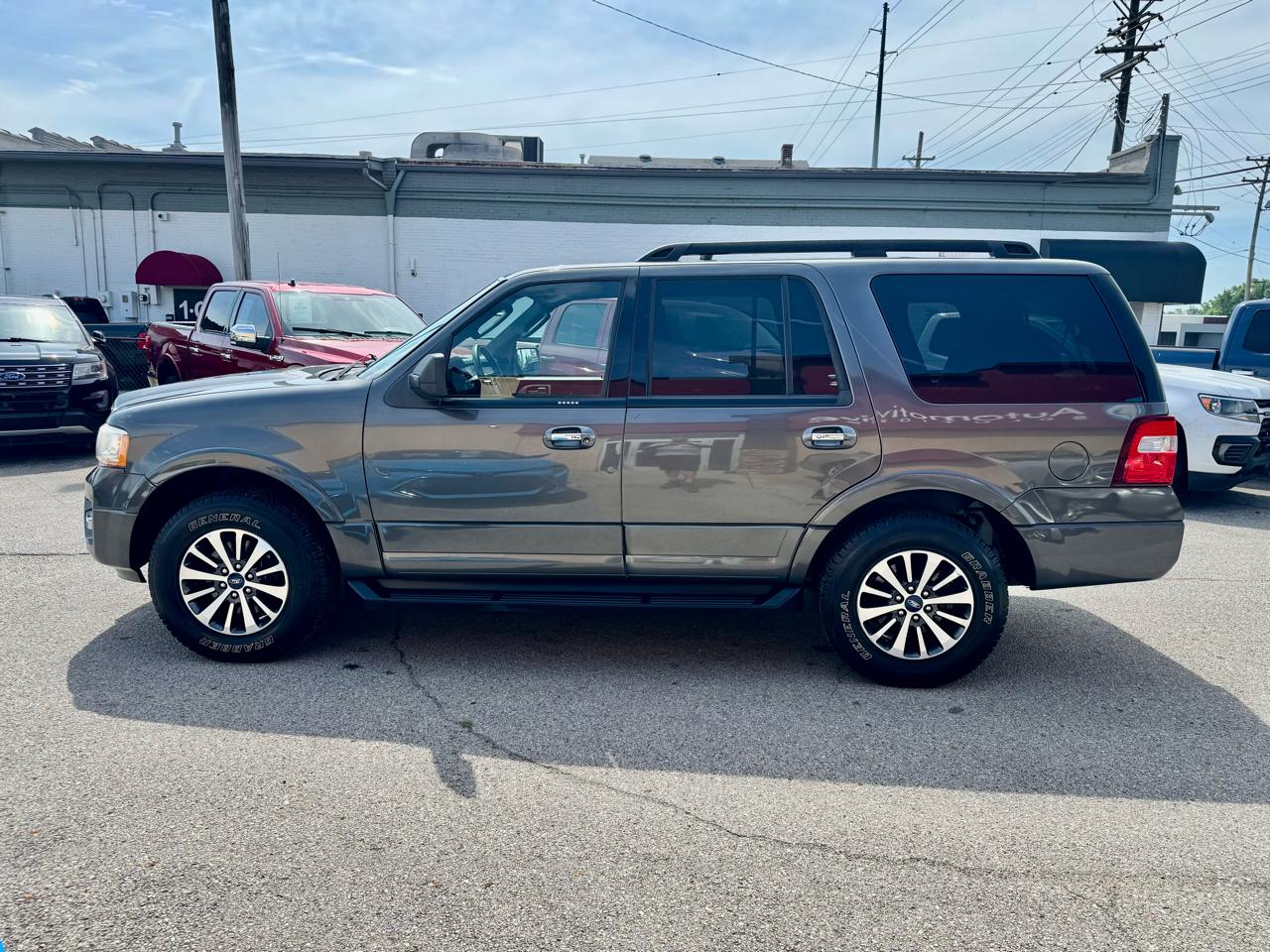 Ford Expedition XLT 4WD 2017