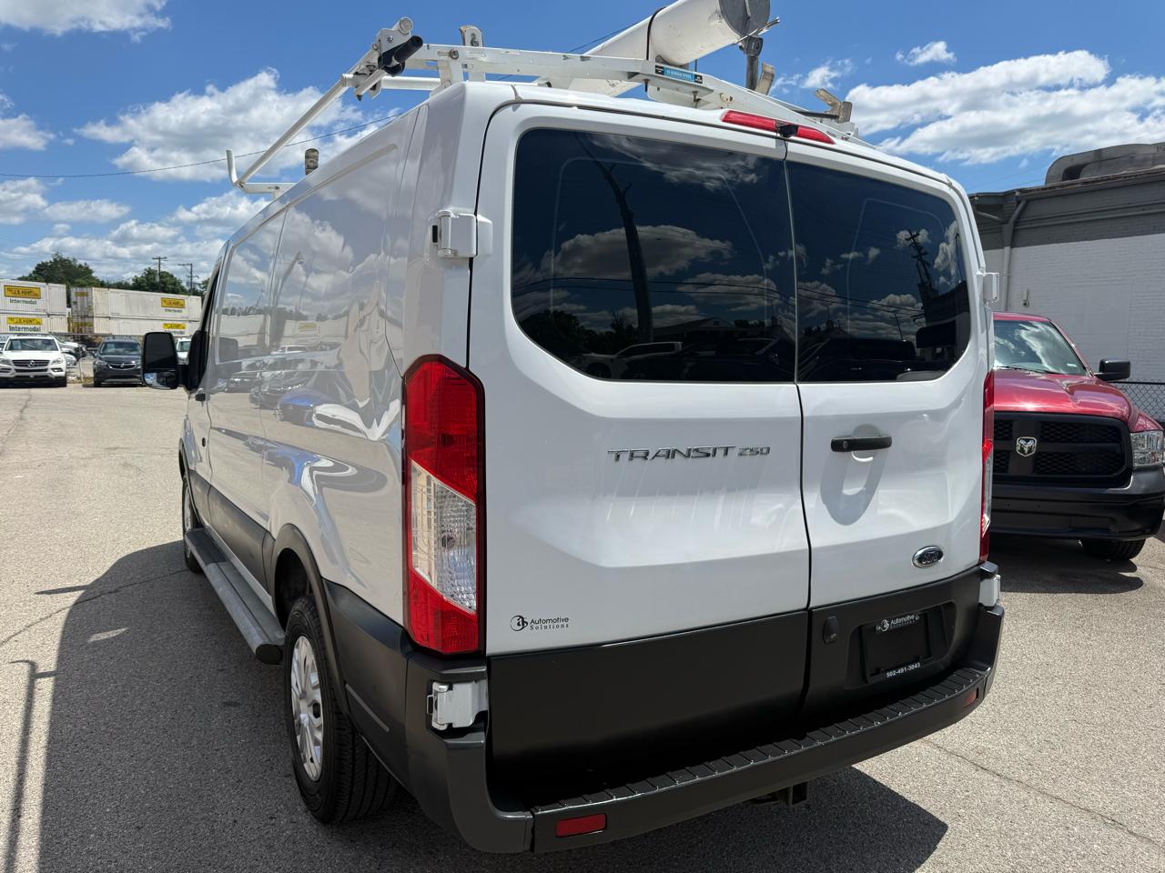 Ford Transit 250 Van Low Roof w/Sliding Pass. 130-in. WB 2019
