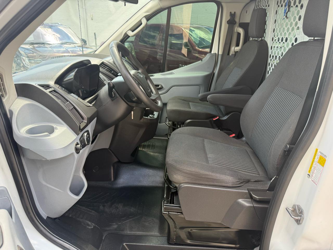 Ford Transit 250 Van Low Roof w/Sliding Pass. 130-in. WB 2019