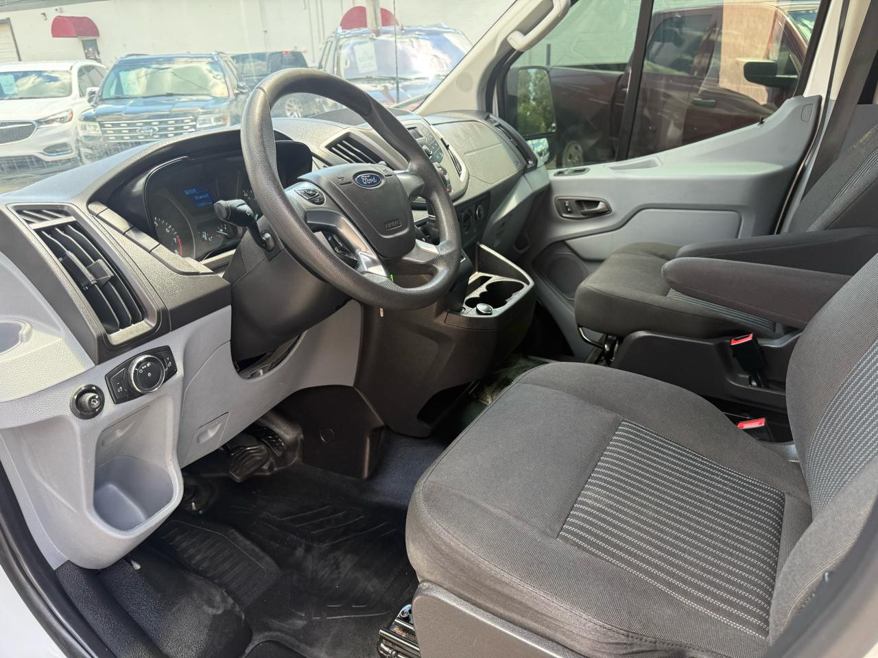 Ford Transit 250 Van Low Roof w/Sliding Pass. 130-in. WB 2019