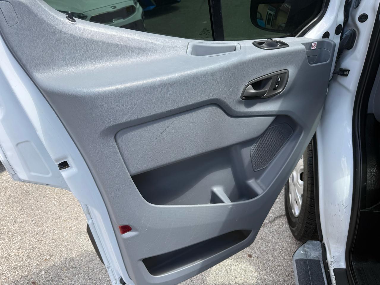 Ford Transit 250 Van Low Roof w/Sliding Pass. 130-in. WB 2019