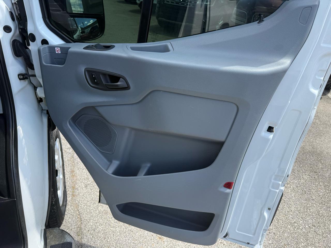 Ford Transit 250 Van Low Roof w/Sliding Pass. 130-in. WB 2019