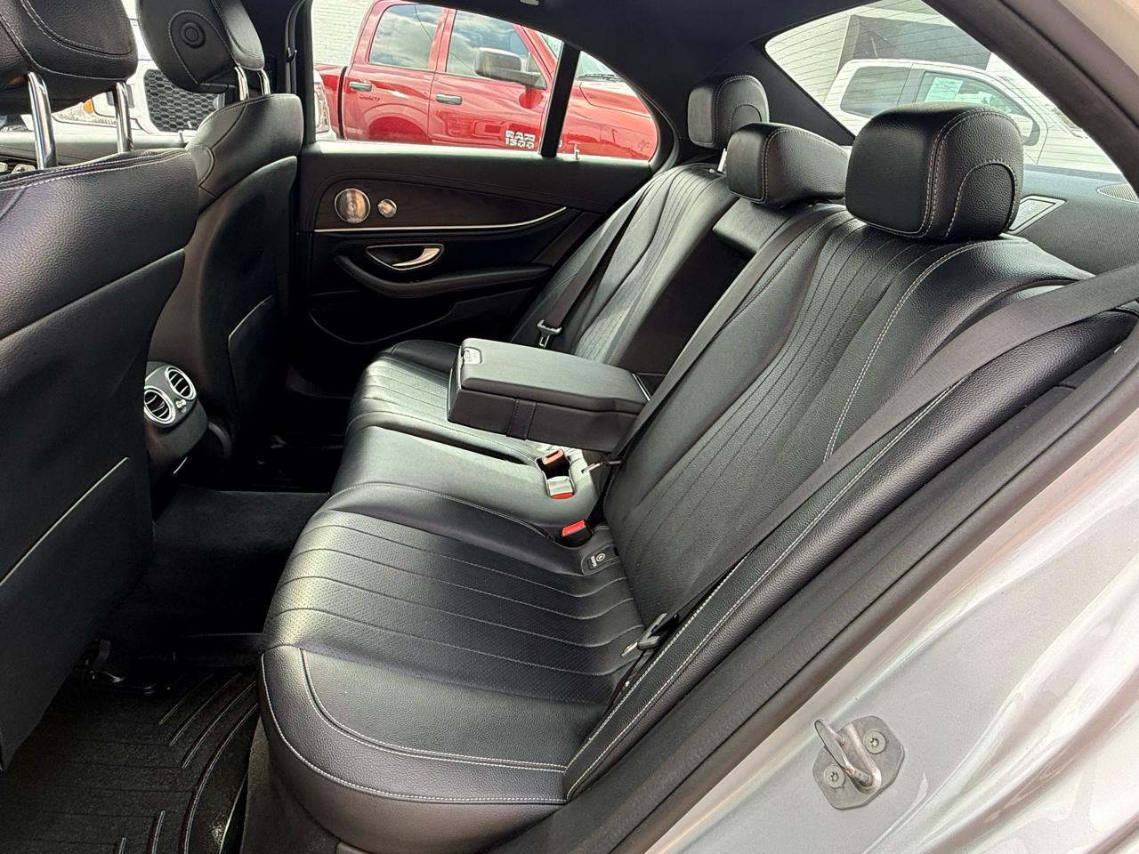 Mercedes-Benz E-Class E300 Luxury 4MATIC Sedan 2017