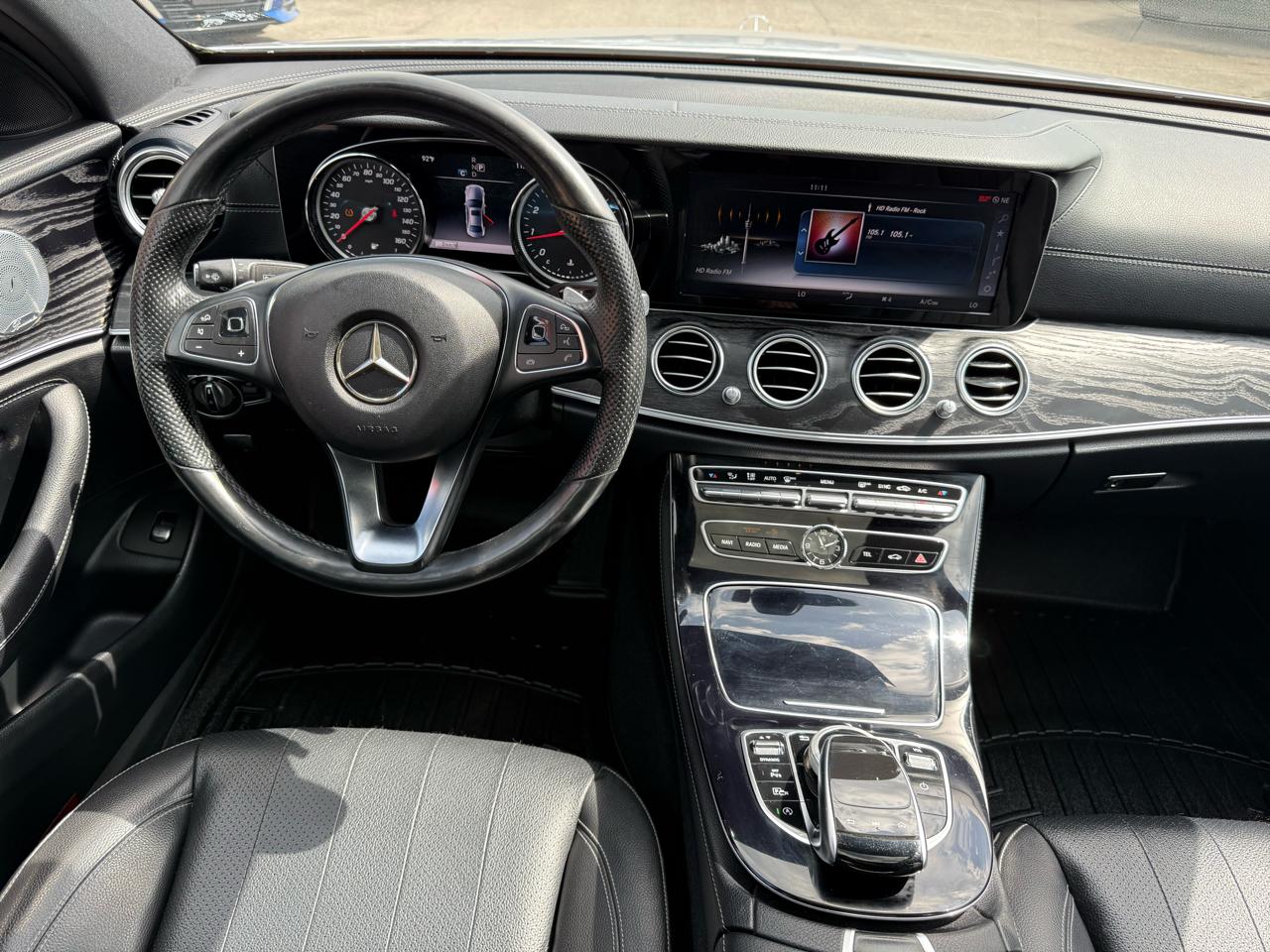 Mercedes-Benz E-Class E300 Luxury 4MATIC Sedan 2017