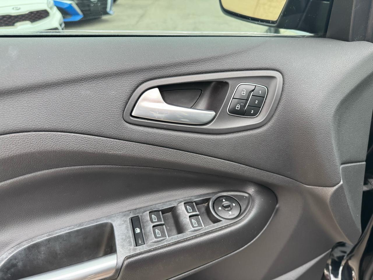 Ford Escape Titanium FWD 2017