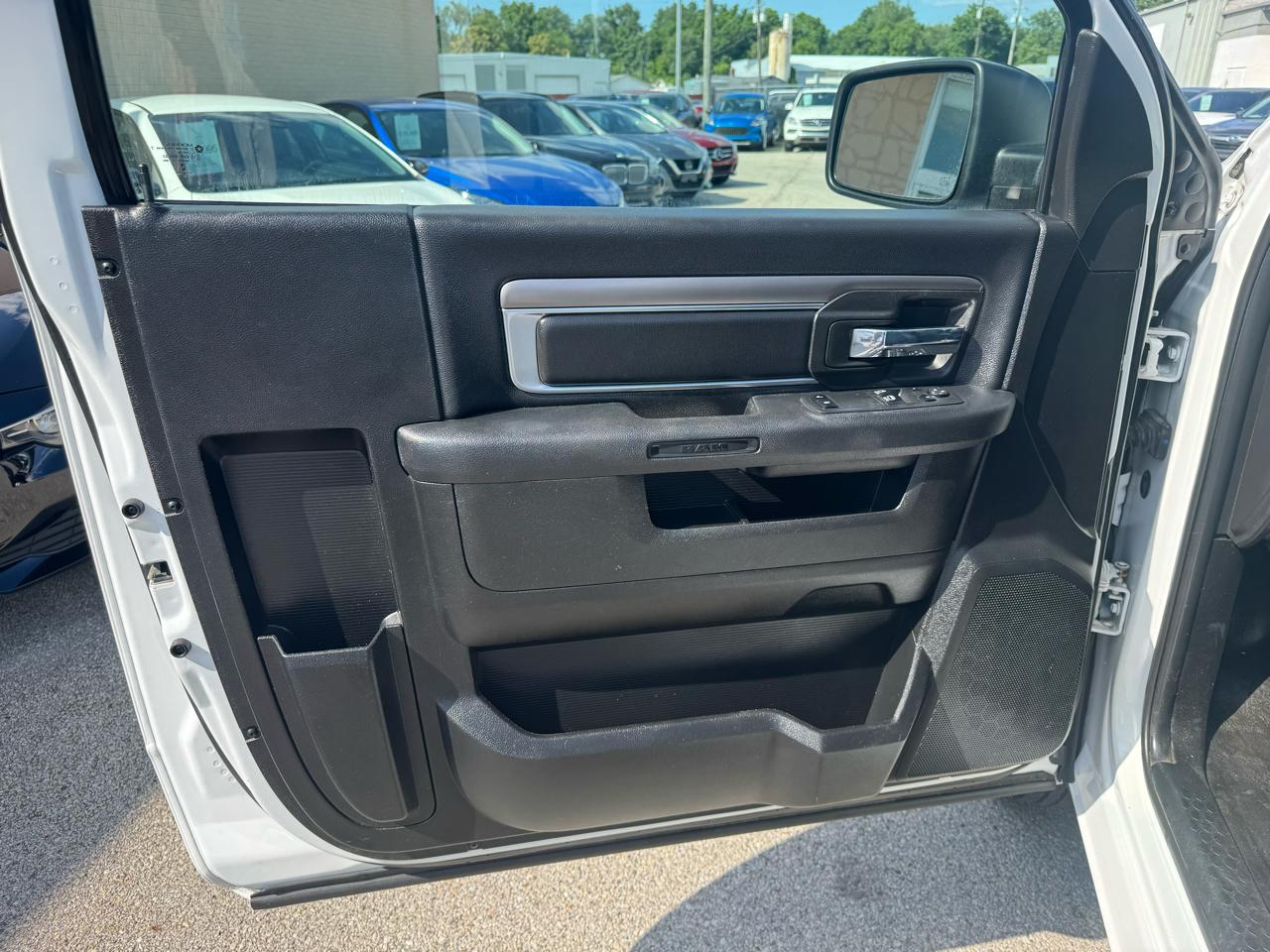 RAM 1500 Classic Tradesman Regular Cab SWB 4WD 2021