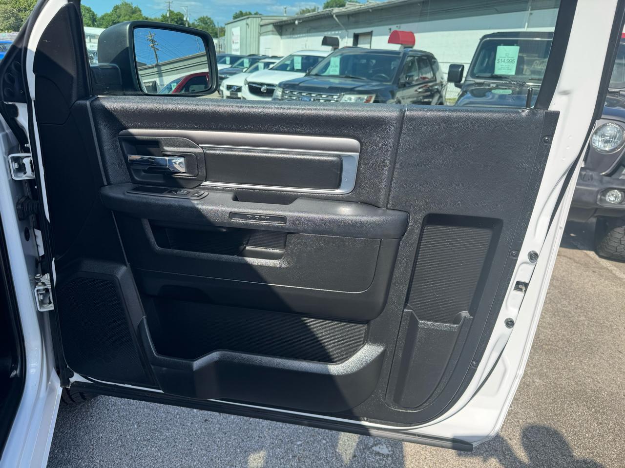 RAM 1500 Classic Tradesman Regular Cab SWB 4WD 2021