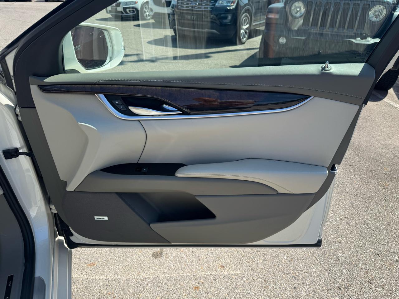 Cadillac XTS Platinum 2013
