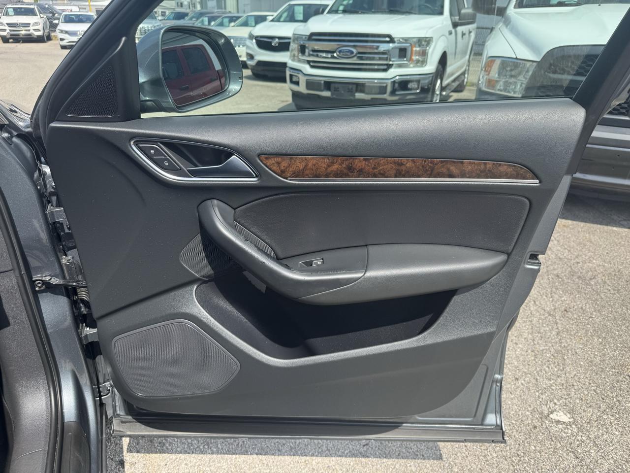 Audi Q3 2.0T quattro Premium Plus 2016