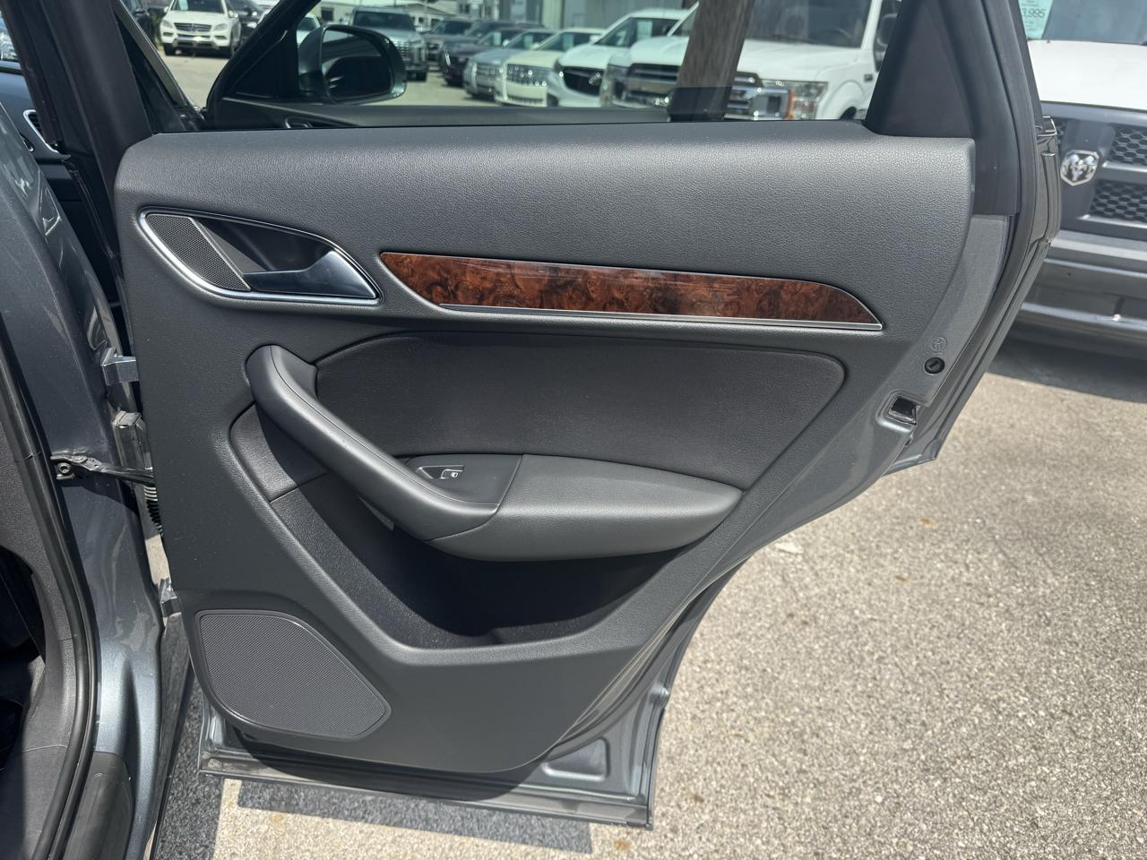 Audi Q3 2.0T quattro Premium Plus 2016