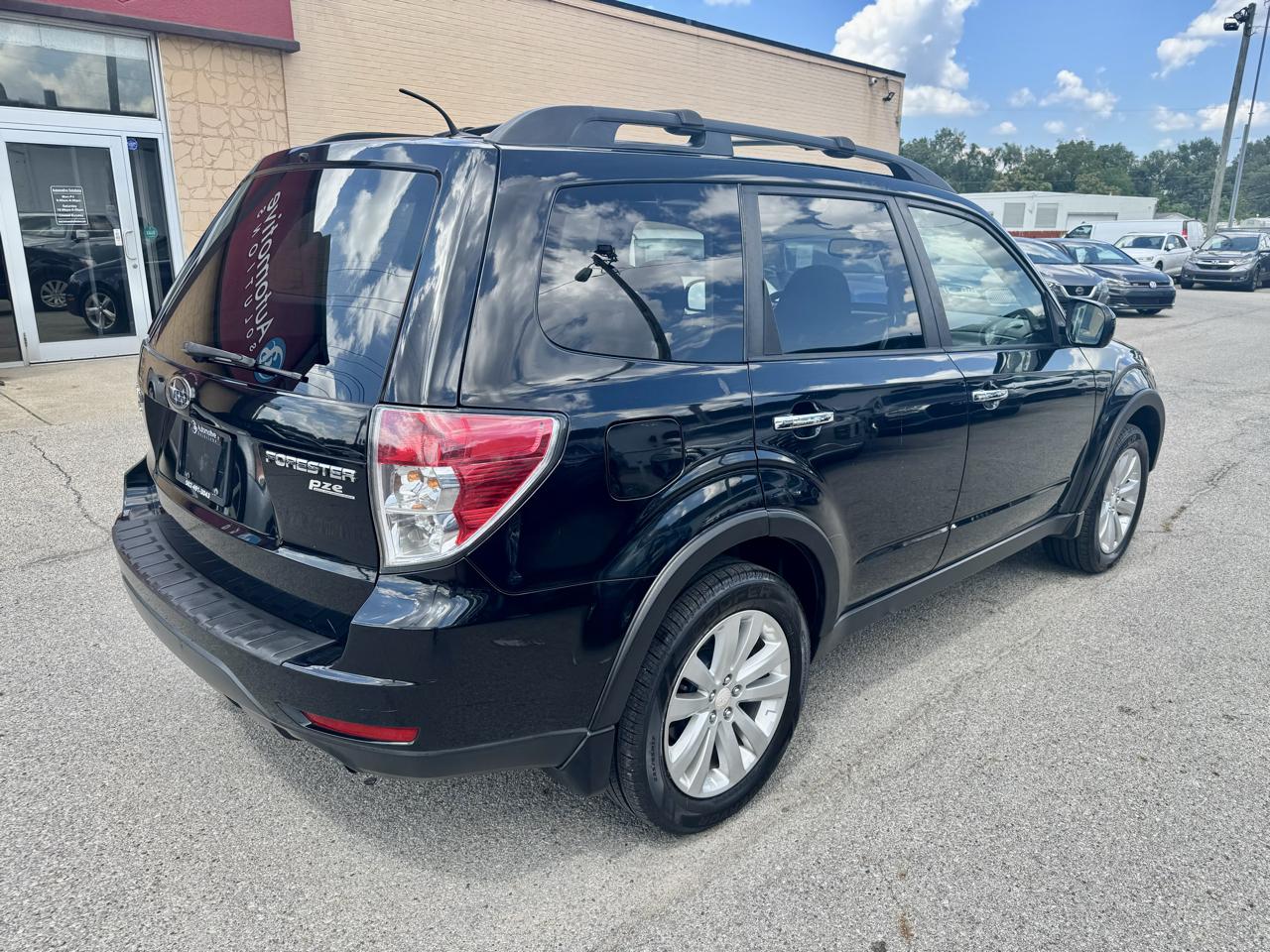 Subaru Forester 2.5X Premium 2011
