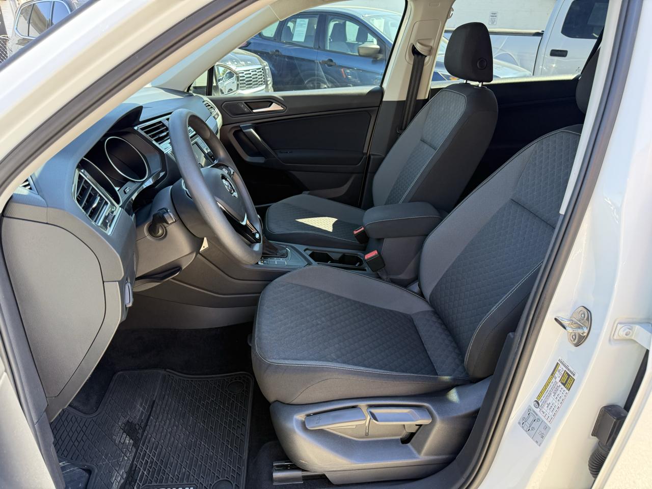Volkswagen Tiguan S 2021