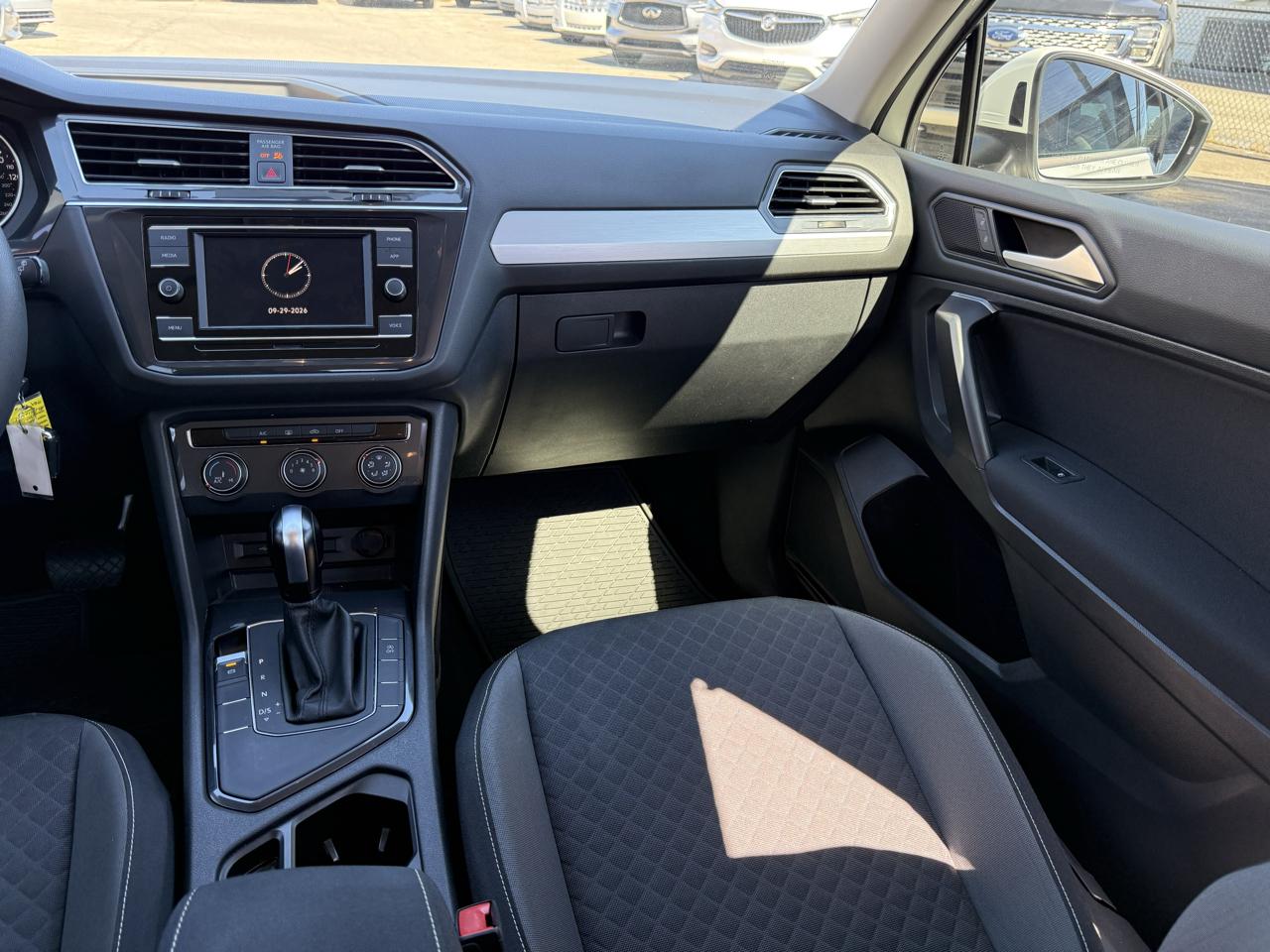 Volkswagen Tiguan S 2021