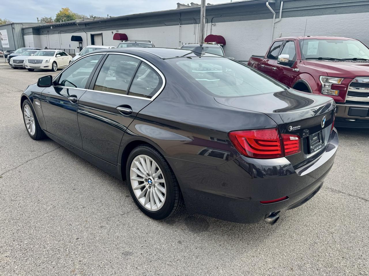 BMW 5-Series 535xi 2011