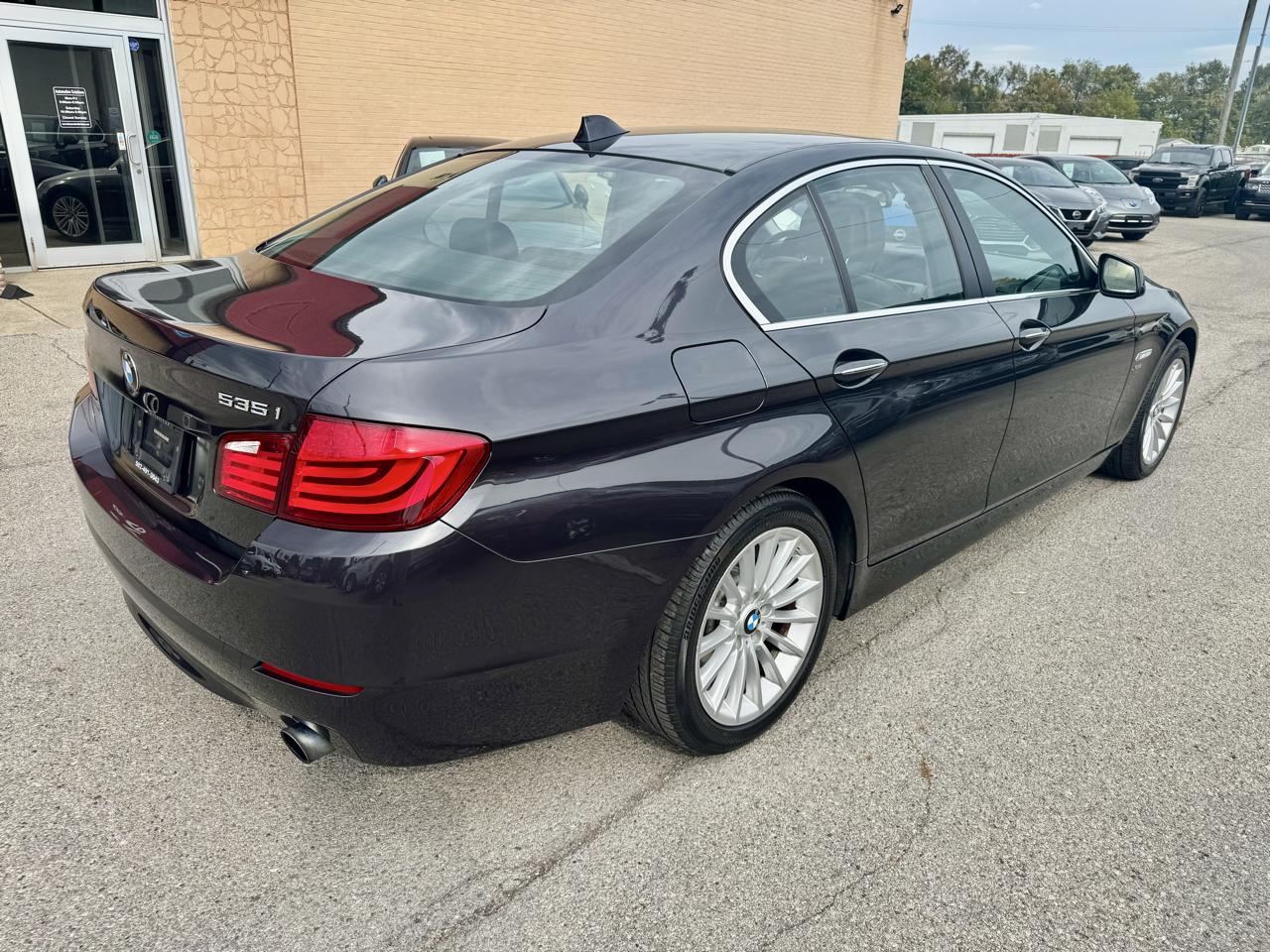 BMW 5-Series 535xi 2011