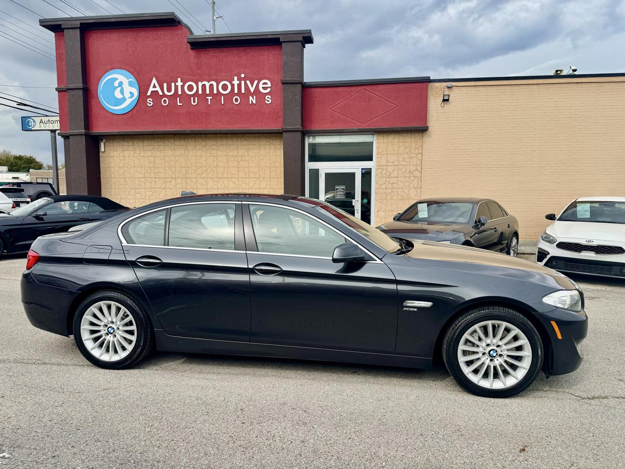 BMW 5-Series 535xi 2011