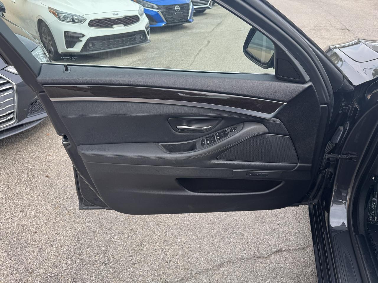 BMW 5-Series 535xi 2011