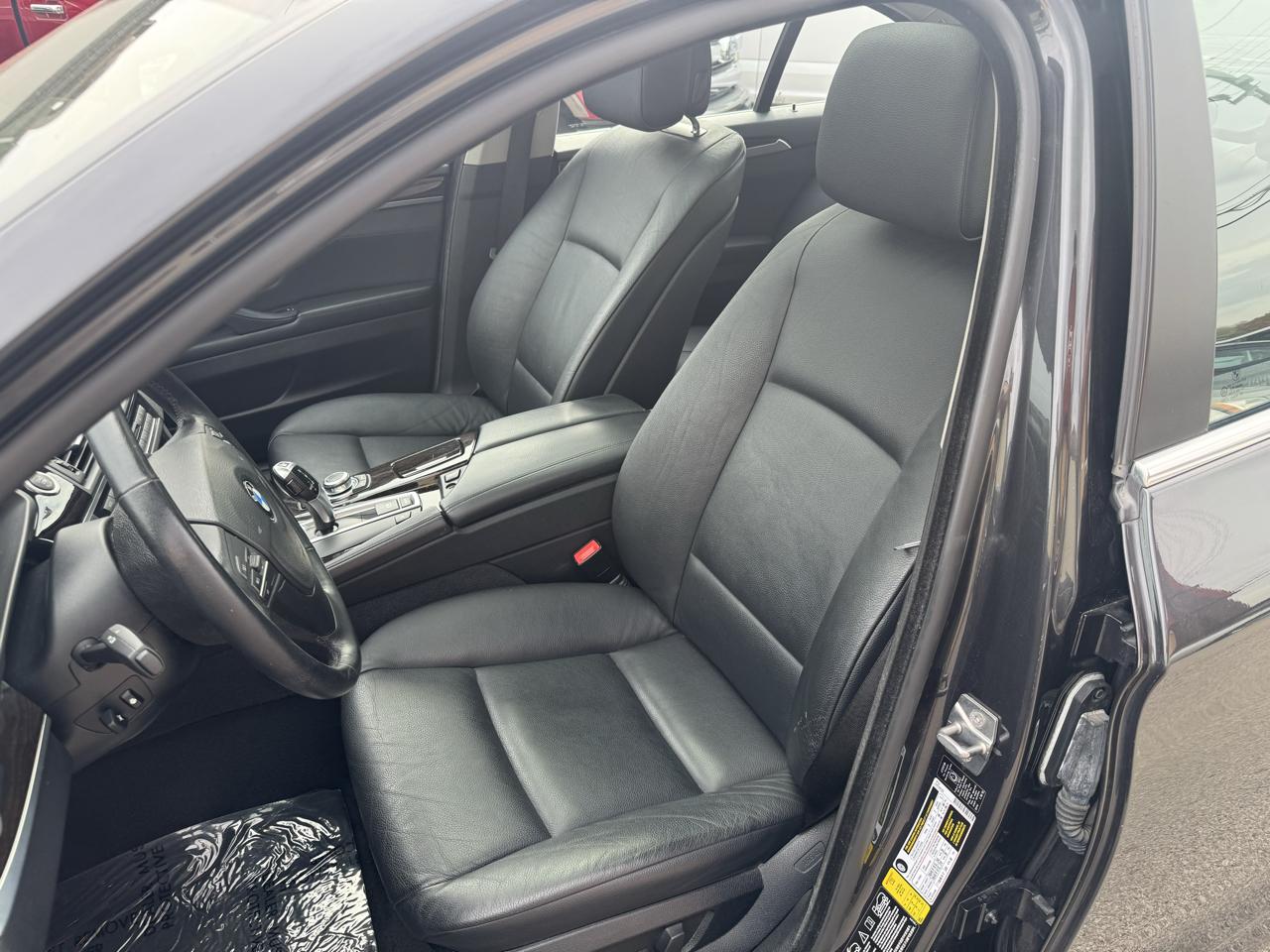 BMW 5-Series 535xi 2011