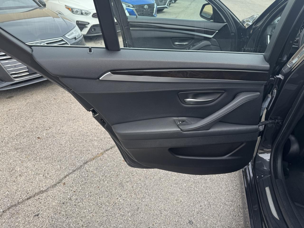 BMW 5-Series 535xi 2011